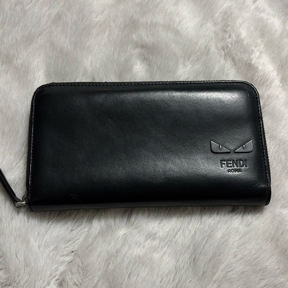 Fendi eyes zippy wallet - Picture 1 of 9